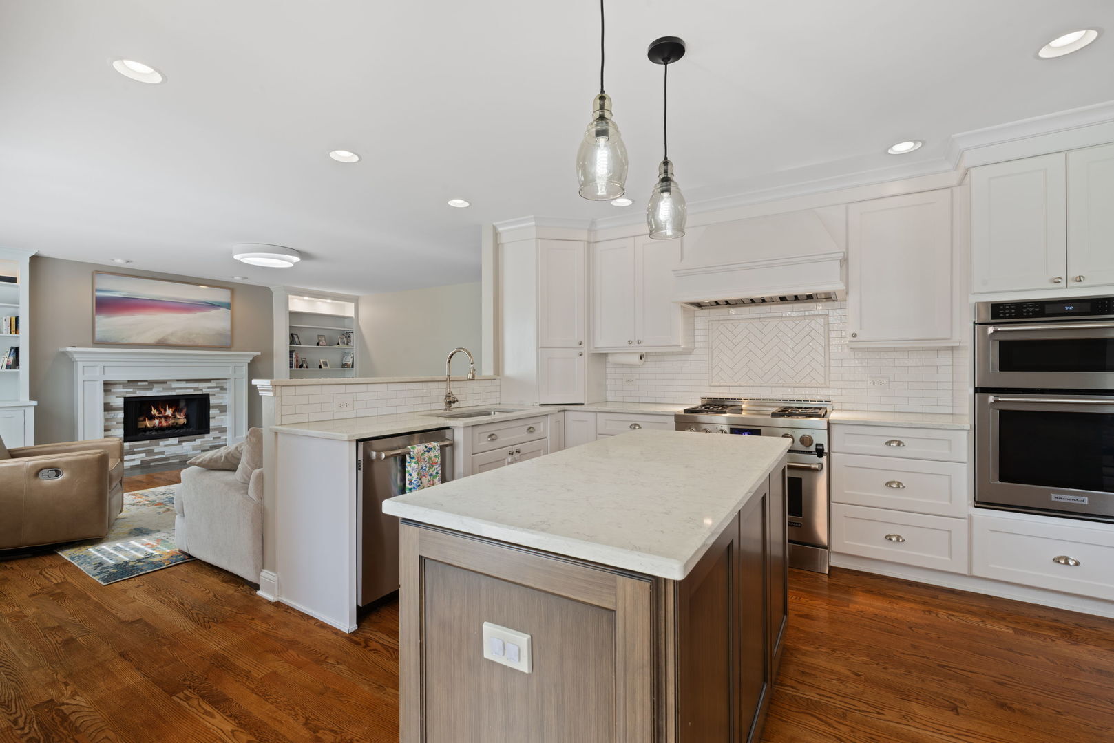 Property Photo:  7113 Eleanor Place  IL 60561 