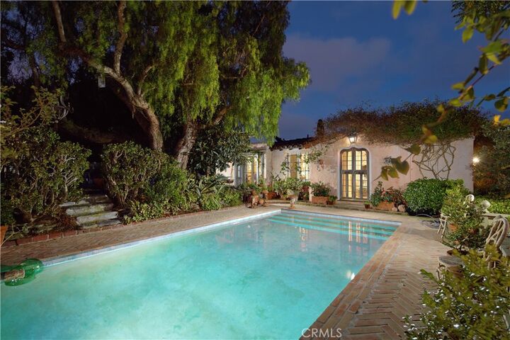 Property Photo:  27002 Avenida Las Palmas  CA 92624 