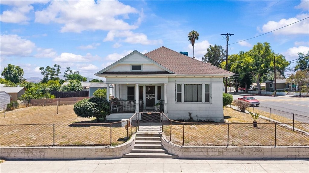 Property Photo: 1099 W Congress Street CA 92410