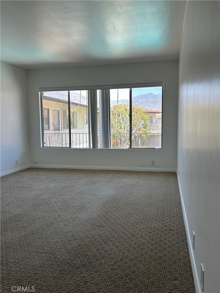 Property Photo: 637 Fairview 17 CA 91007