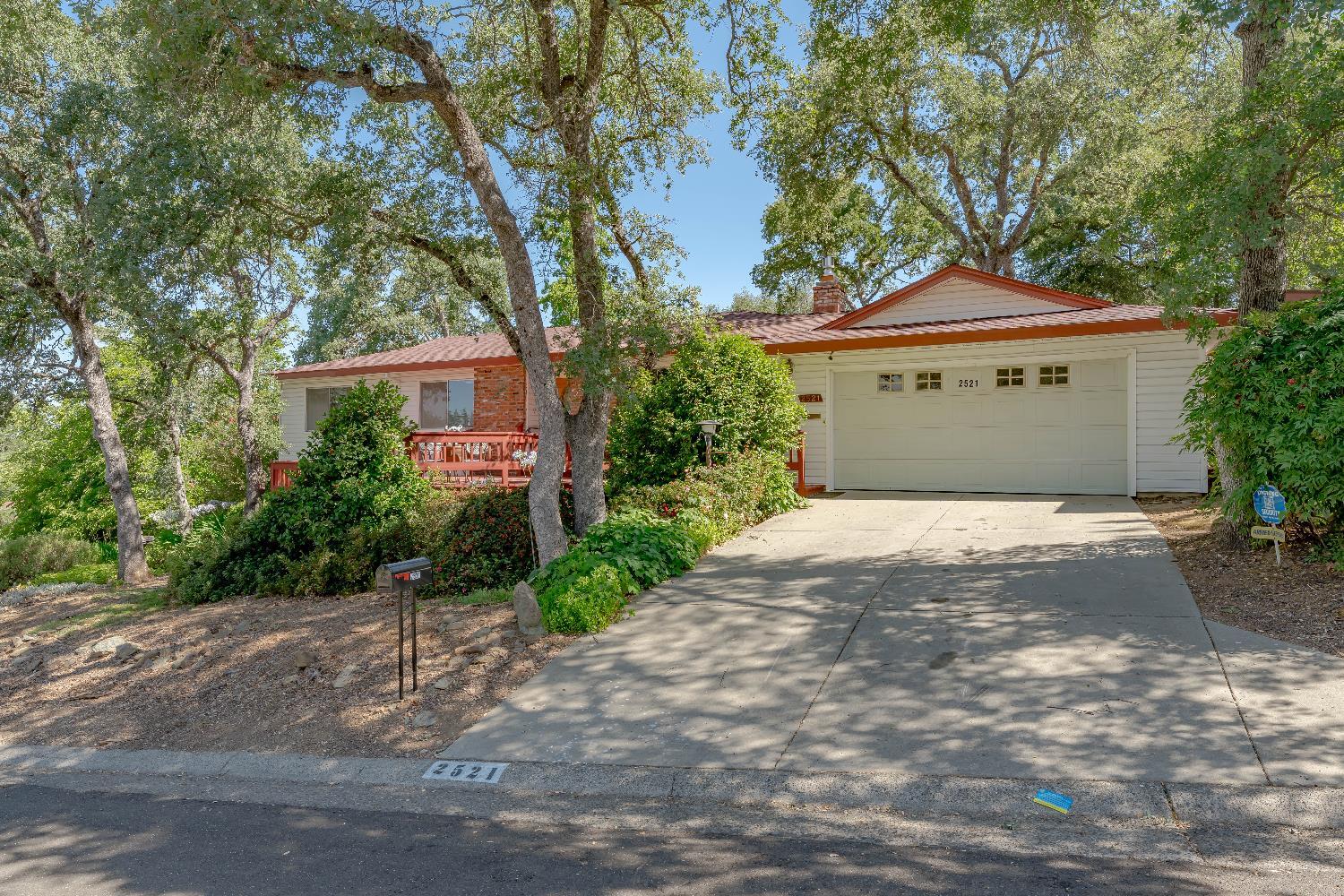 Property Photo: 2521 Starmount Way CA 95762