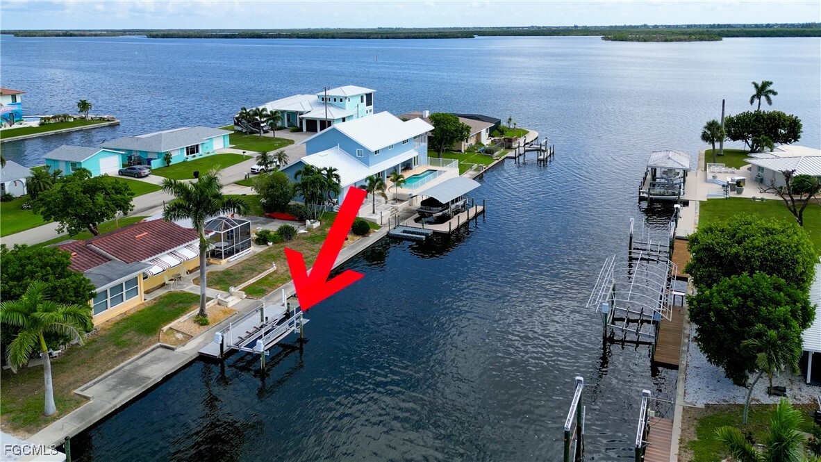 Property Photo: 2809 Cheryl Street FL 33993