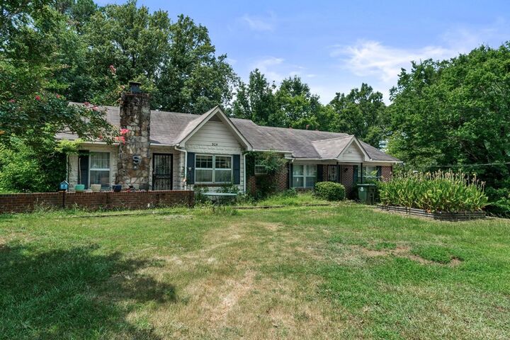 Property Photo: 904 Cleveland MS 38655