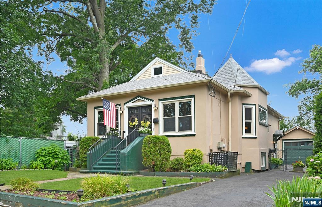 98 Smith Avenue  Bergenfield NJ 07621 photo