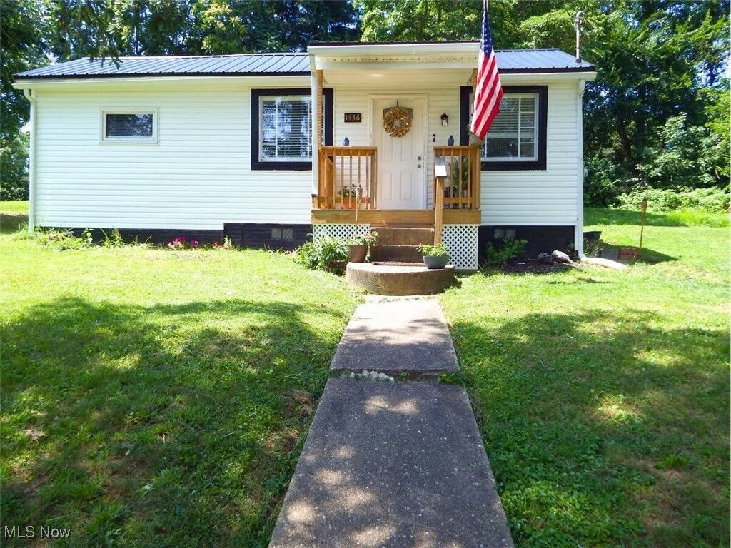 Property Photo: 1436 Saint John Street OH 43701