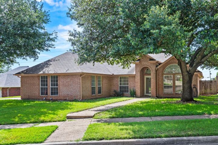 Property Photo: 10229 Trail Ridge Drive TX 76126