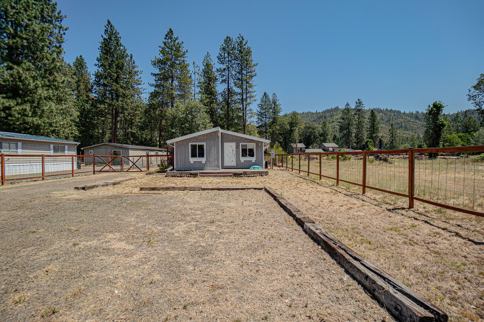 Property Photo: 60 Erickson Avenue OR 97539