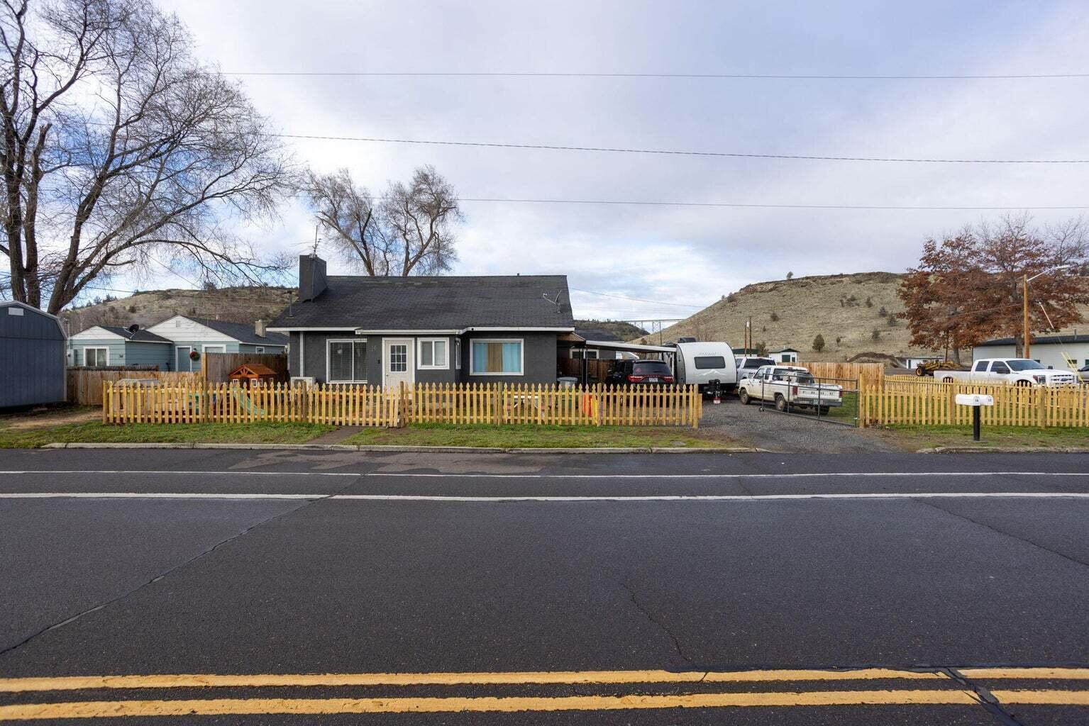 Property Photo: 12 SW 2nd Street OR 97741