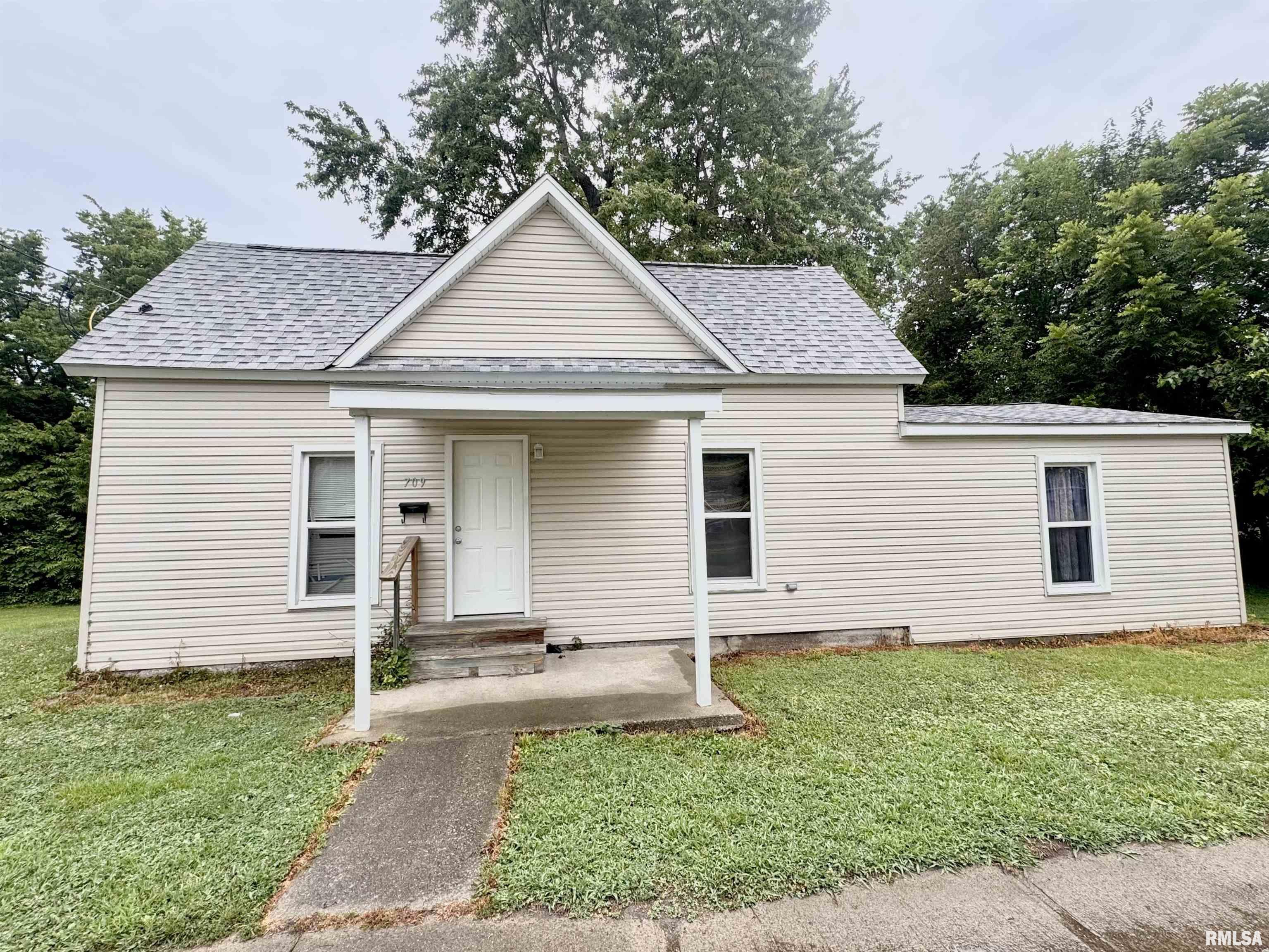 709 N Garfield Street  Marion IL 62959 photo