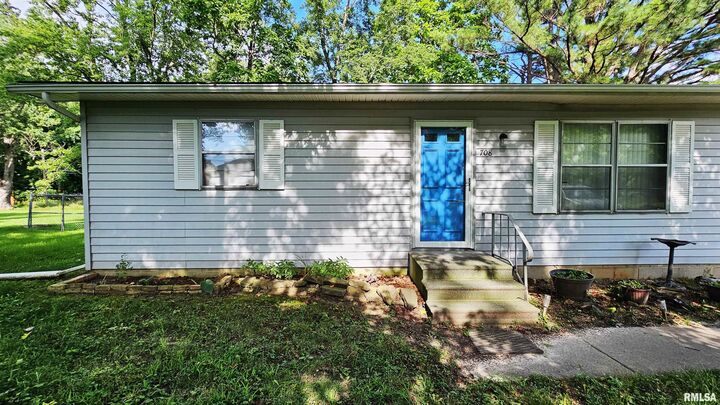 Property Photo:  708 N 20th Street  IL 62948 