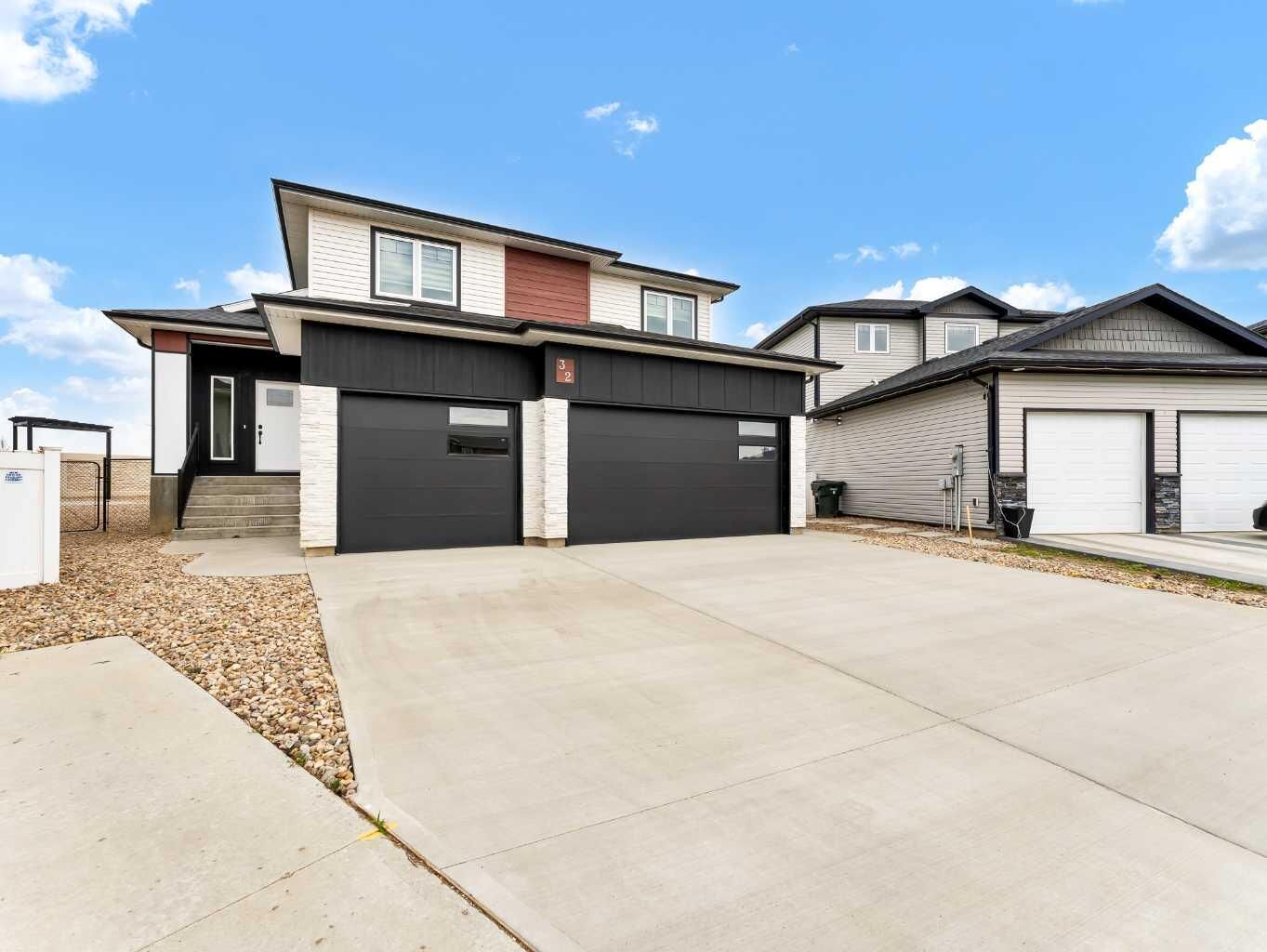 Property Photo: 32 Somerside Way SE AB T1B 0M1