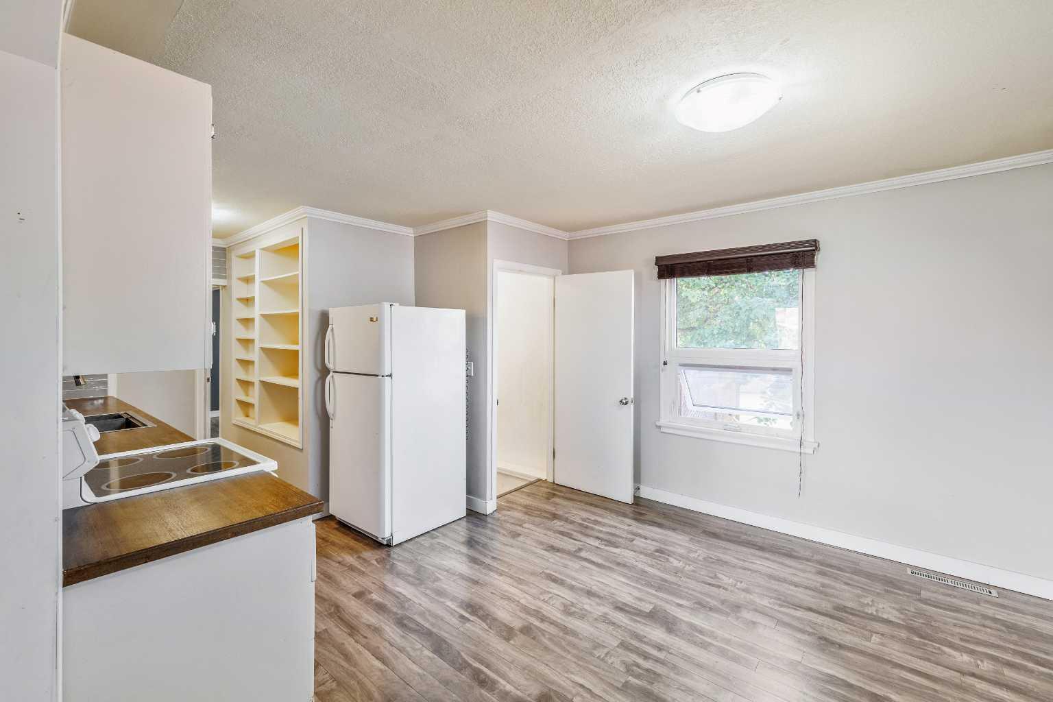 Property Photo:  5405 38 Street  AB T4N 0X5 