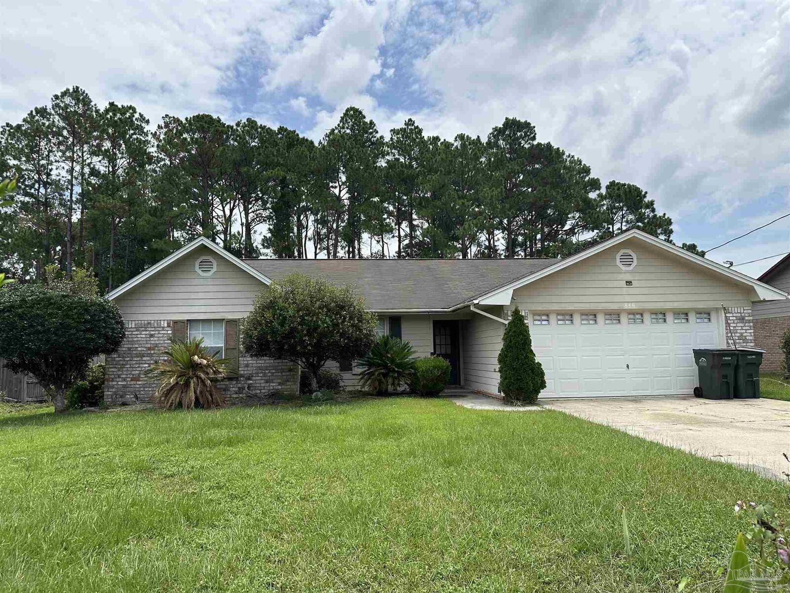 Property Photo: 440 Peppertree Tr FL 32506