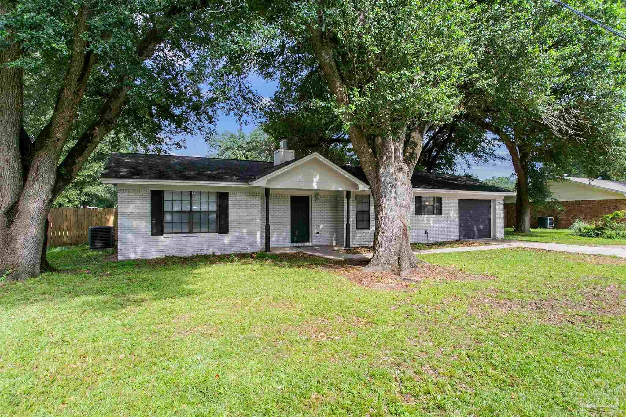 Property Photo: 4636 Evelyn St FL 32571