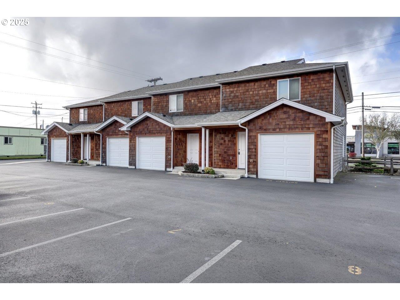Property Photo: 720 740 Avenue G OR 97138