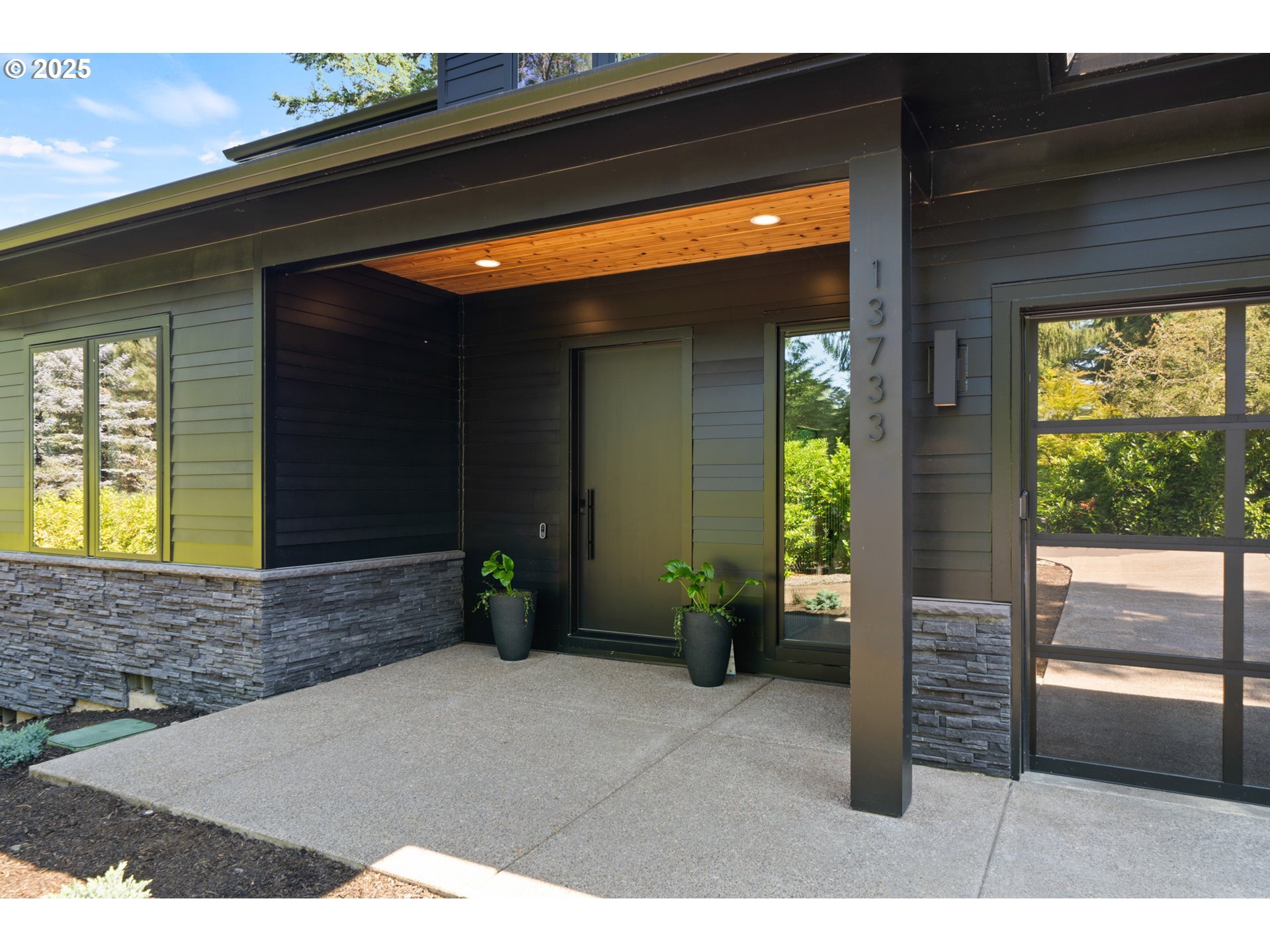 Property Photo: 13733 Knaus Rd OR 97034