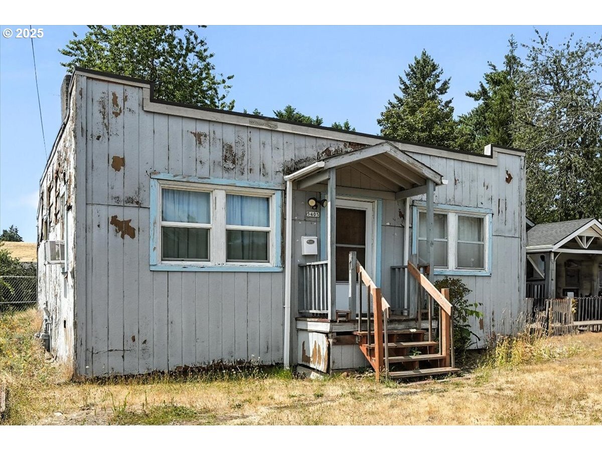 Property Photo: 5405 SE 97th Ave OR 97266