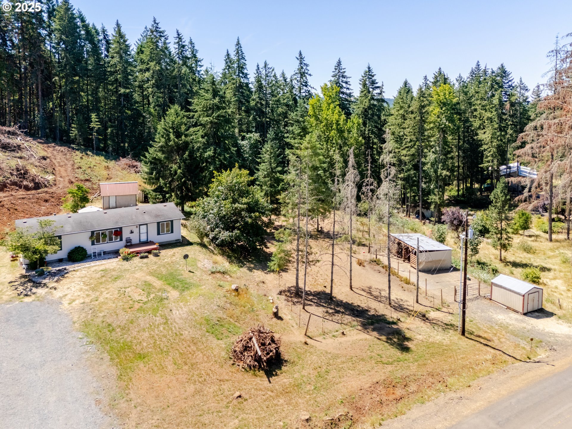 Property Photo: 41320 Keel Mountain North Dr OR 97355
