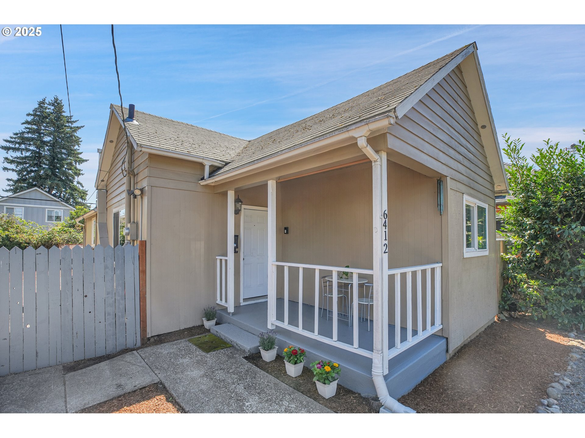 Property Photo: 6412 SE 83rd Ave OR 97266