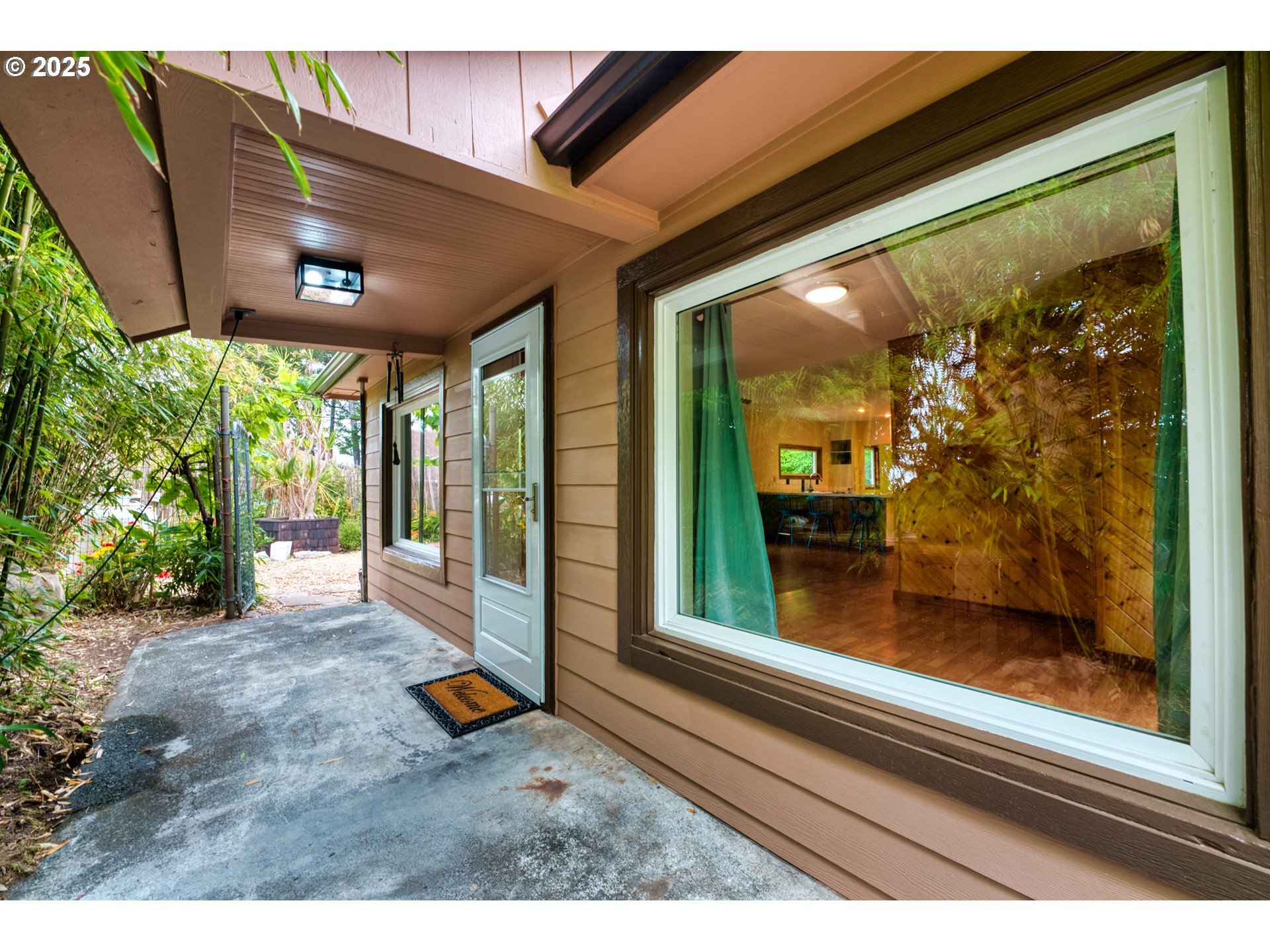 Property Photo:  726 Pacific Ave  OR 97415 