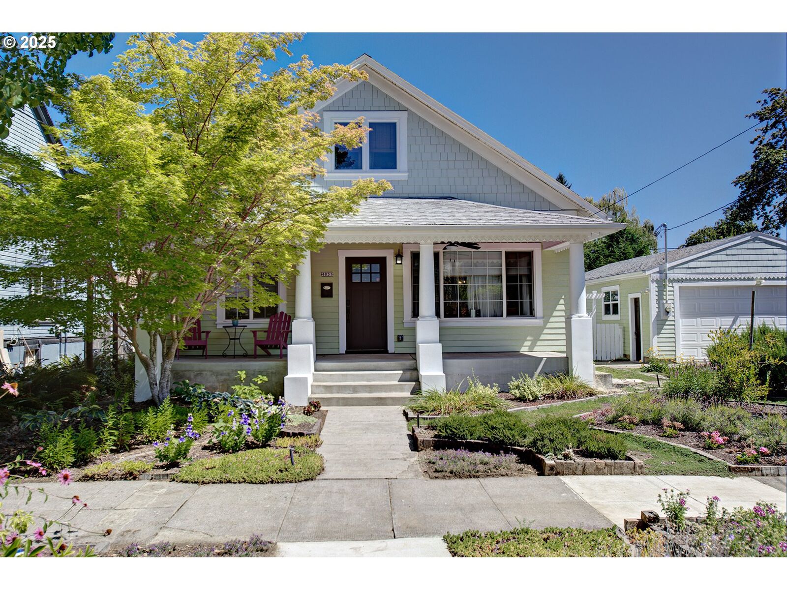 Property Photo: 4831 N Vanderbilt St OR 97203