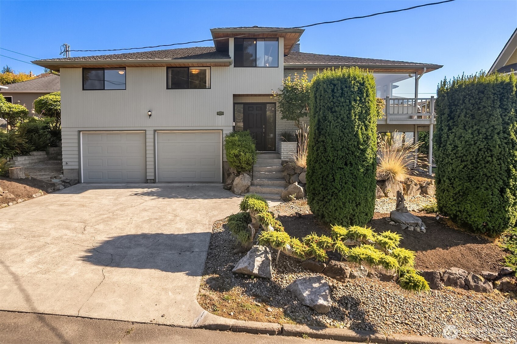 Property Photo: 826 Maple Street WA 98020