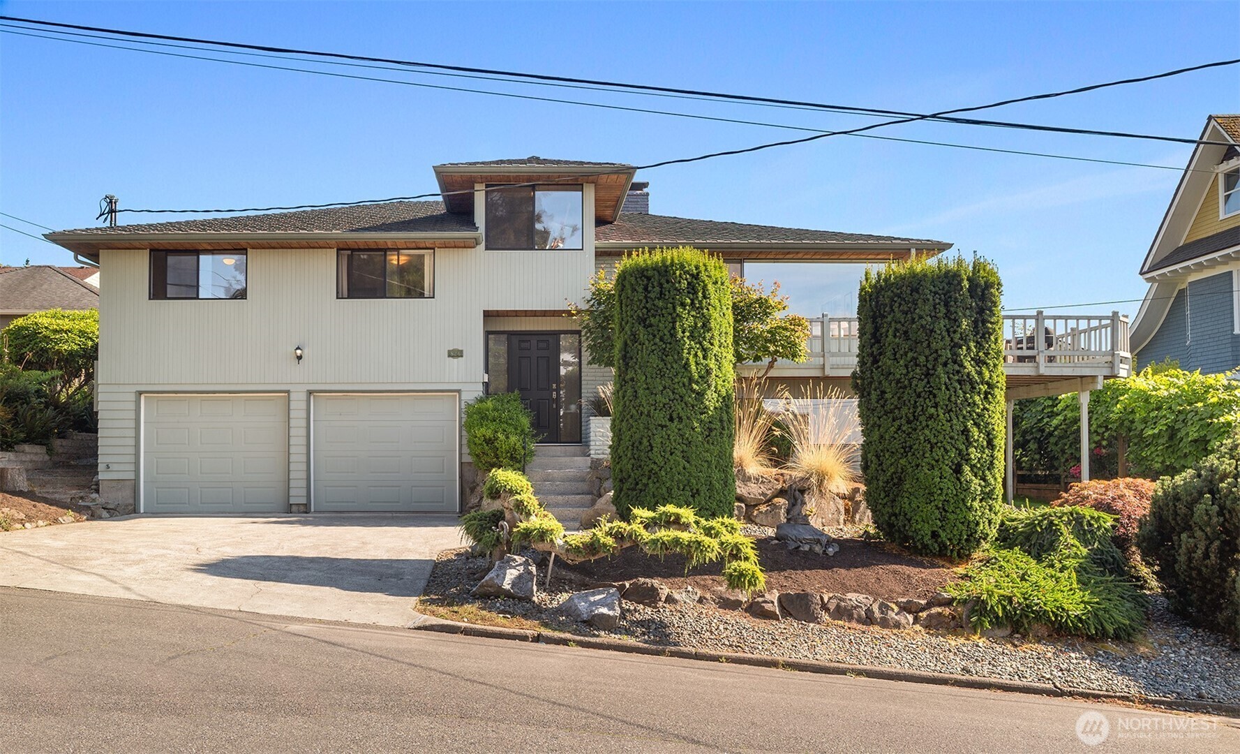 Property Photo:  826  Maple Street  WA 98020 