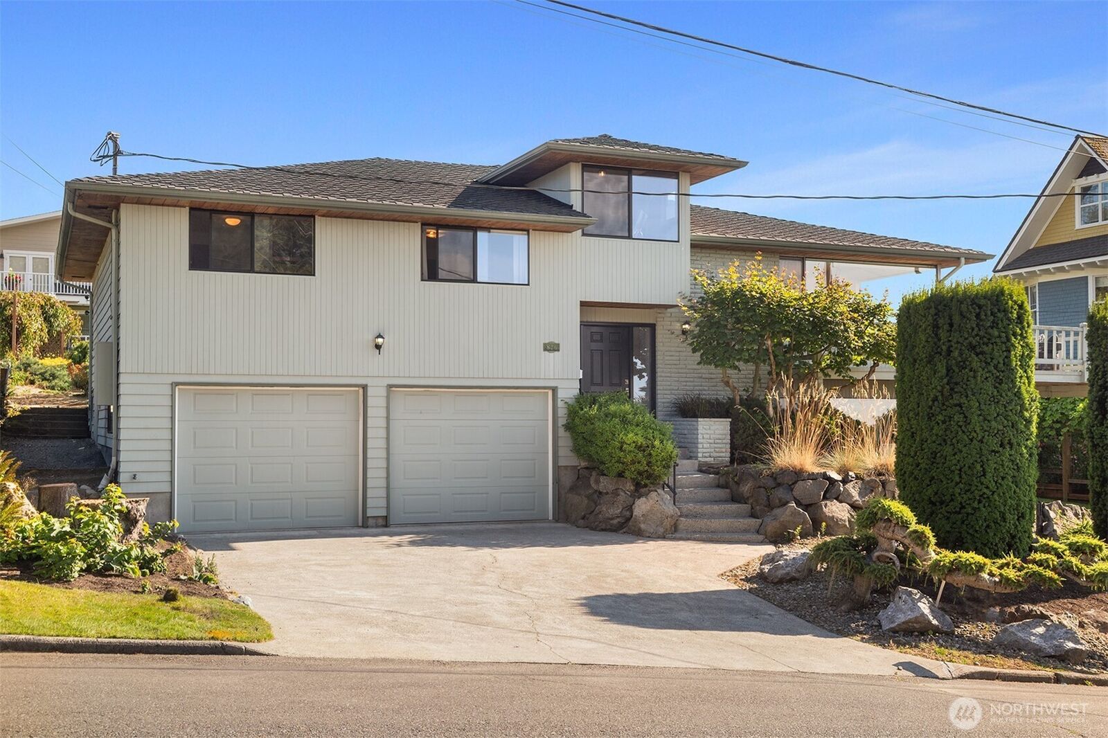 Property Photo: 826 Maple Street WA 98020