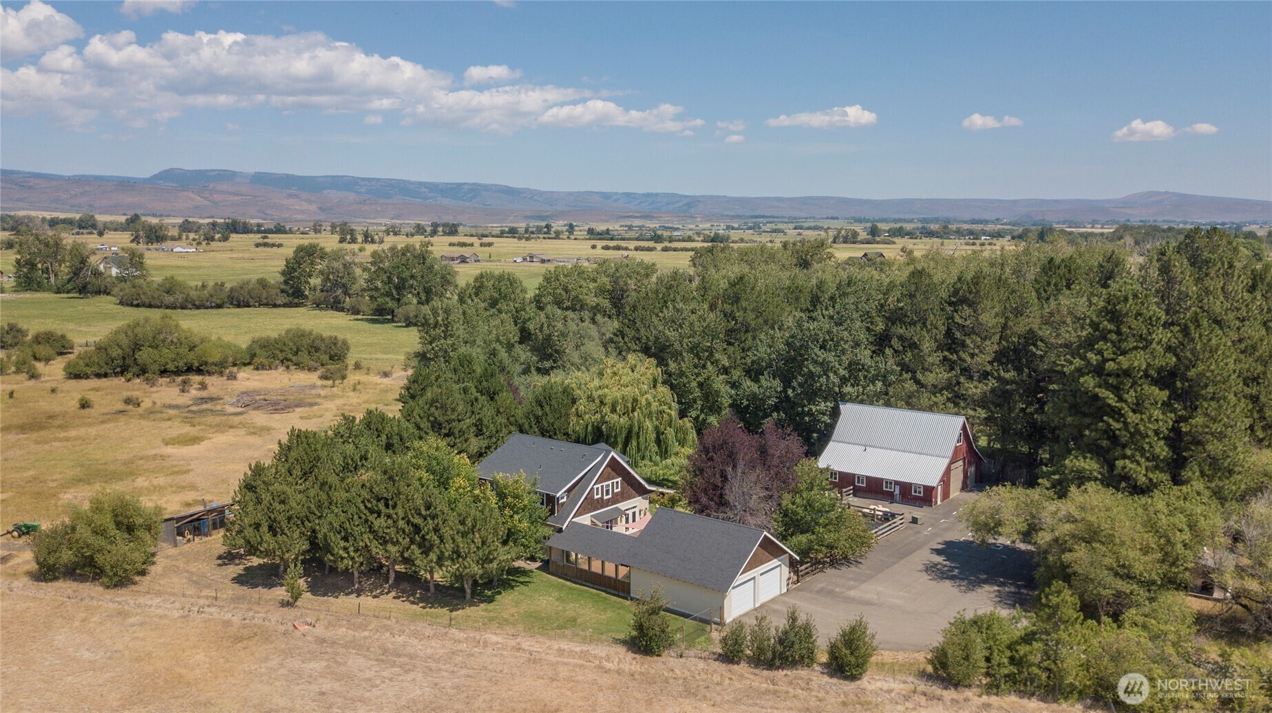 Property Photo: 563 Rader Road WA 98926