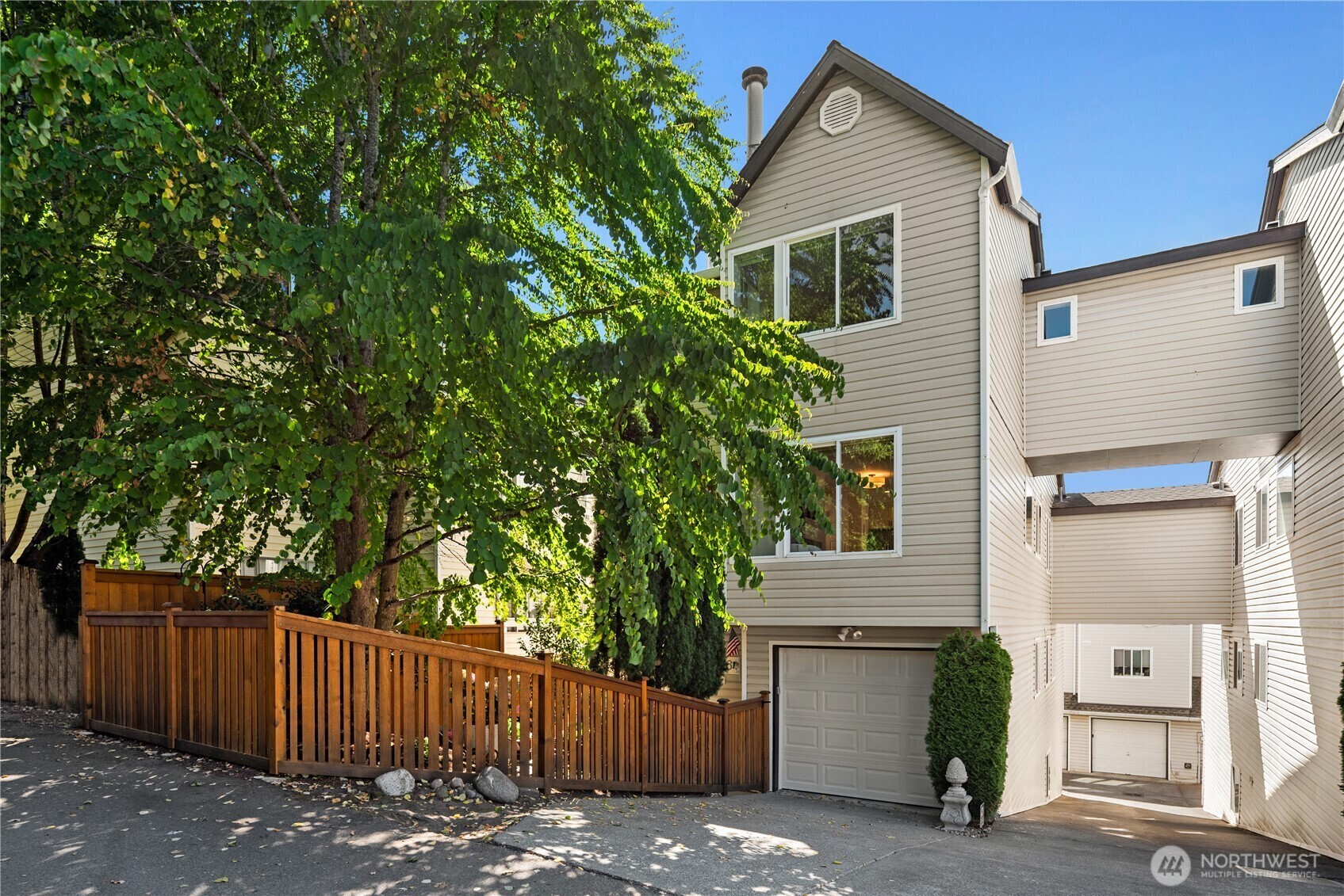 Property Photo: 6716 California Avenue SW D WA 98136