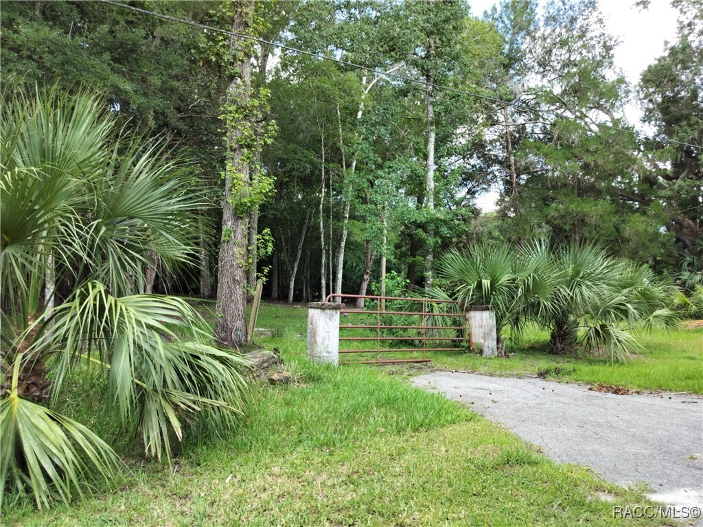 Property Photo: 523 S Tuck Point FL 34450
