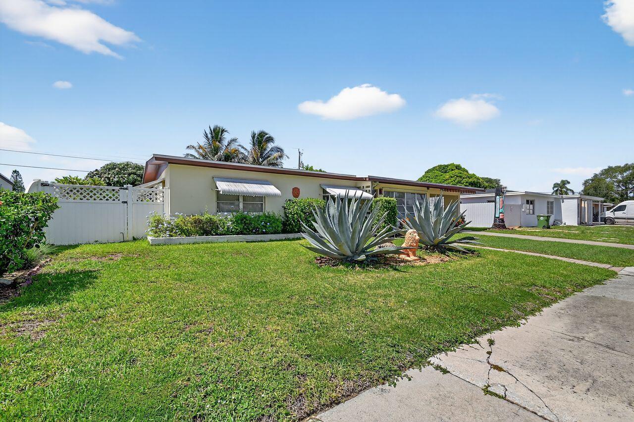 Property Photo: 133 Greenbrier Drive FL 33461