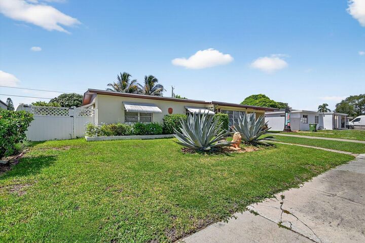 Property Photo:  133 Greenbrier Drive  FL 33461 