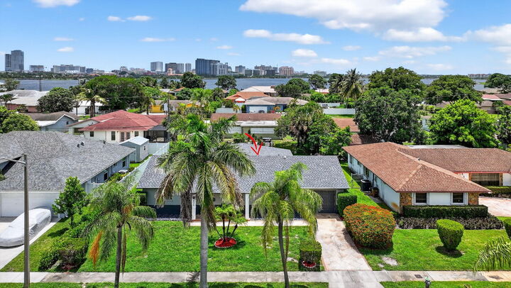 Property Photo:  600 S Mangonia Circle  FL 33401 
