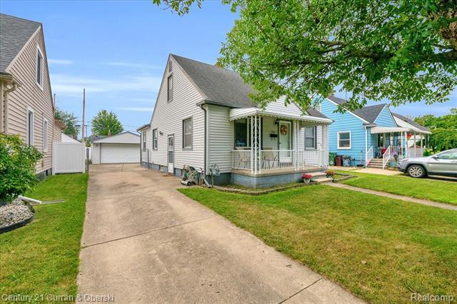 Property Photo: 13521 Castle Street MI 48195