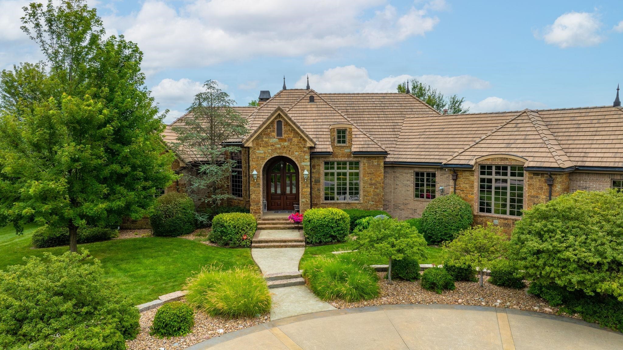 Property Photo:  211 E Cedar Ridge Ct  KS 67002 