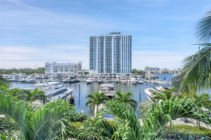17111 Biscayne Blvd 207  North Miami Beach FL 33160 photo