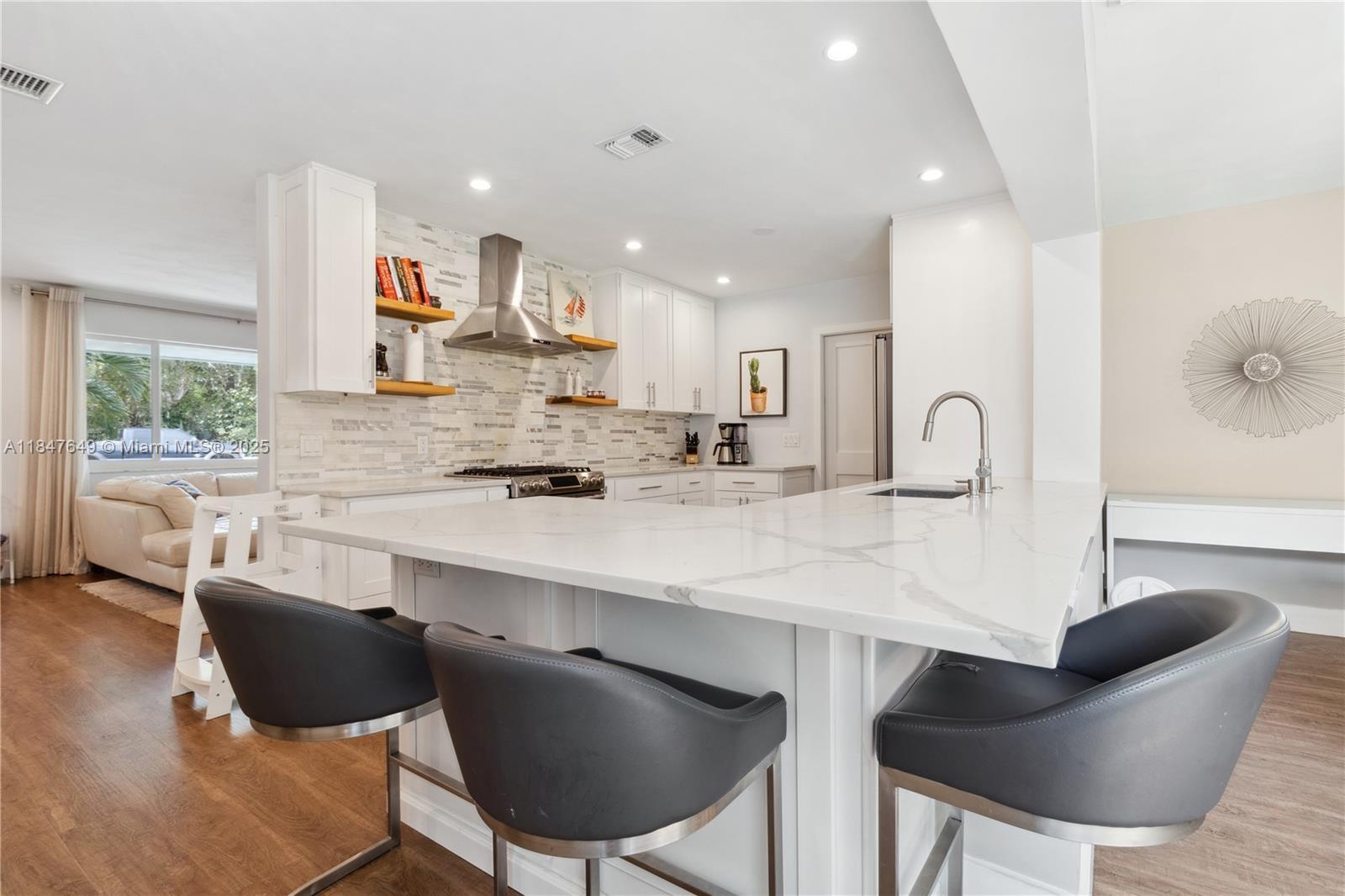 Property Photo:  16941 SW 88th Avenue  FL 33157 