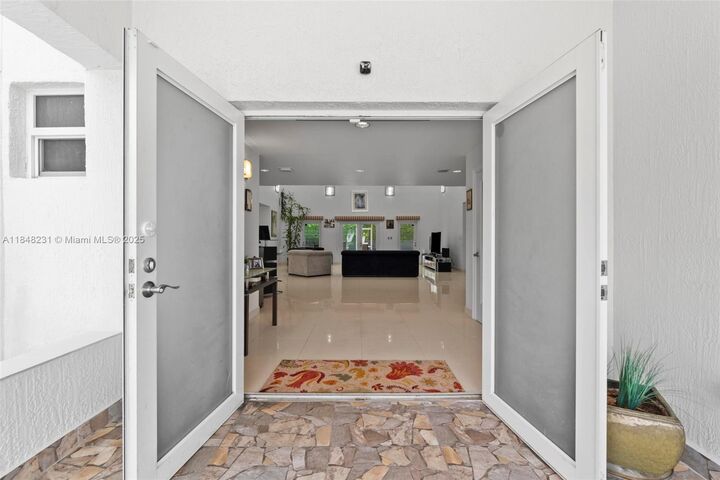 Property Photo: 5045 SW 67th Ave FL 33155