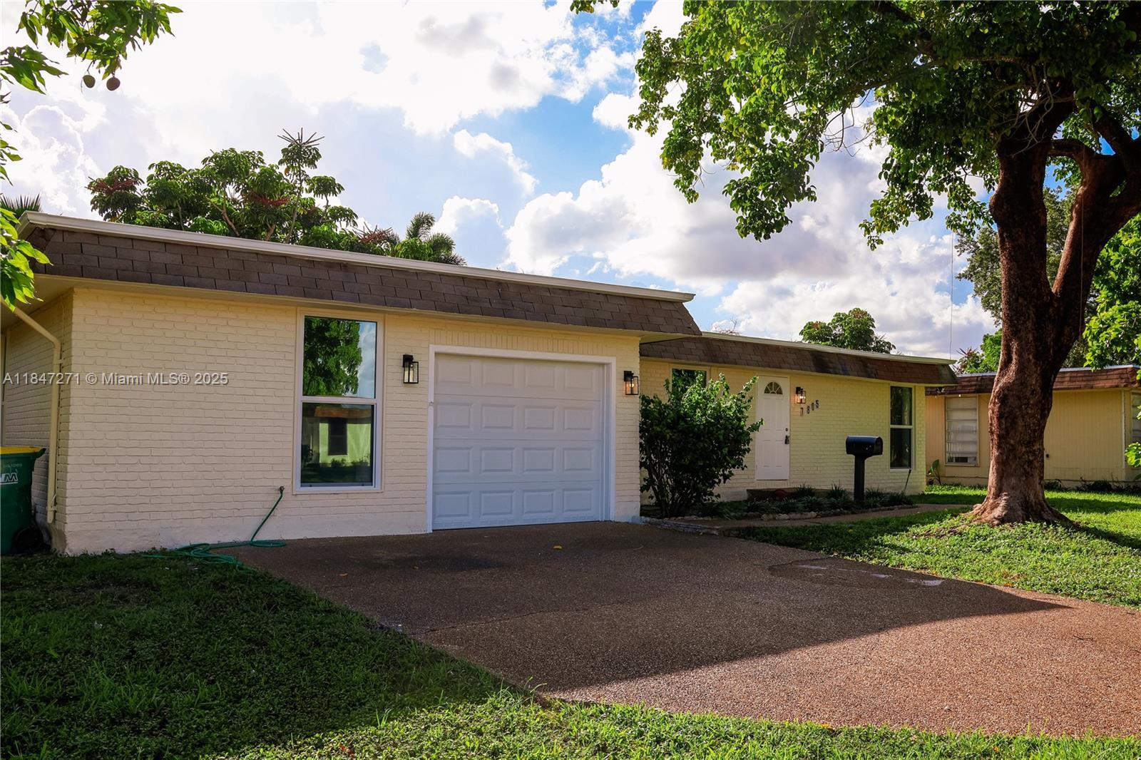 Property Photo: 7805 NW 67th Ave FL 33321