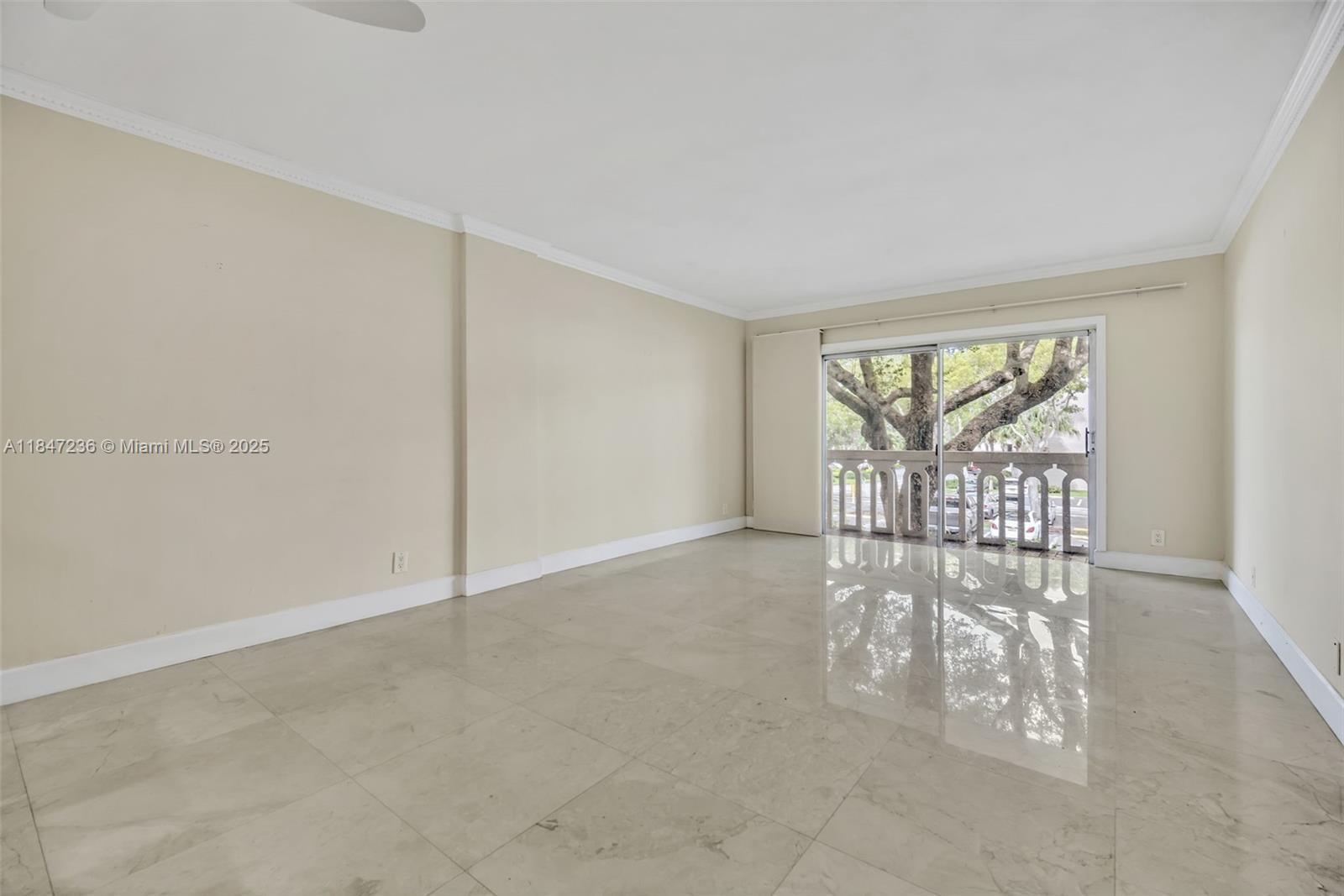 Property Photo:  100 Edgewater Dr 240  FL 33133 