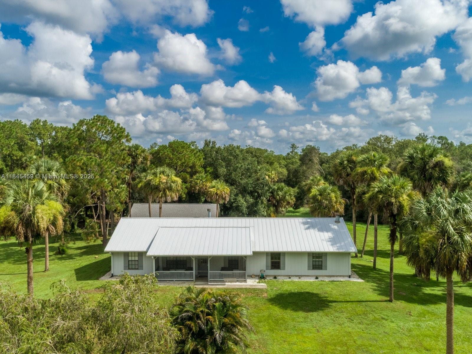 Property Photo: 3631 6th Ave SE FL 34117