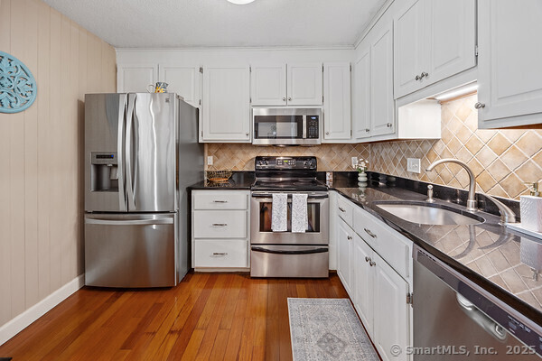 Property Photo:  747 West Main Street Apt F  CT 06410 