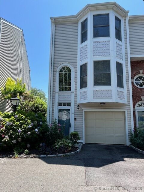 Property Photo:  48 Bywater Lane 48  CT 06605 