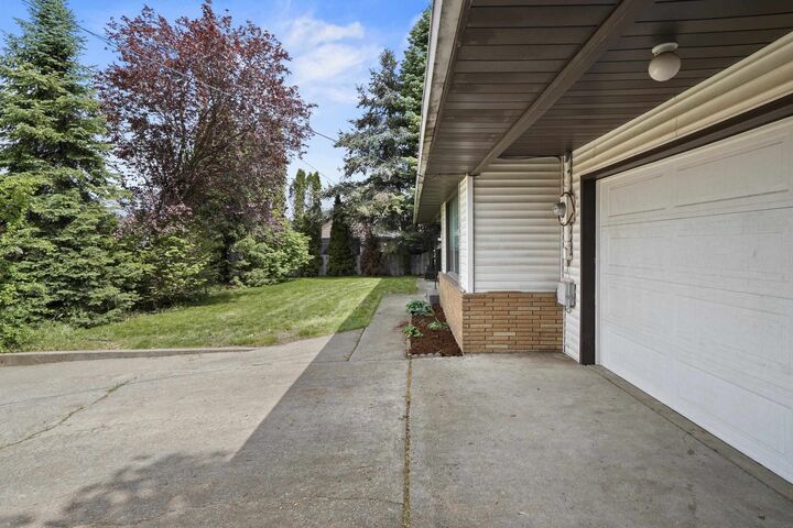 Property Photo:  3022 E Lincoln Rd  WA 99217 