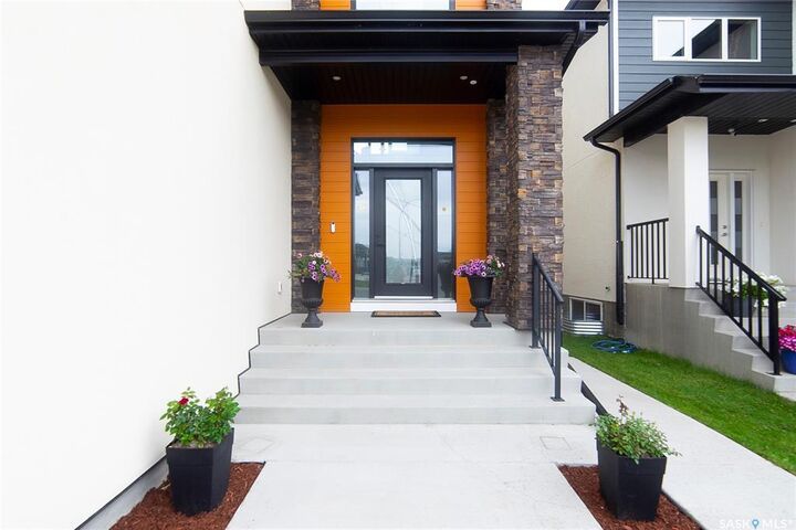 Property Photo: 124 Forsey Avenue SK S7W 1C8