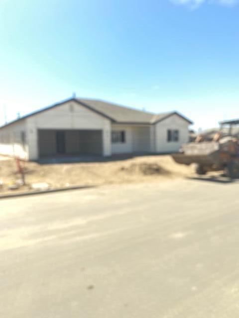 Property Photo:  1125 S Ohio Place E  CA 93257 