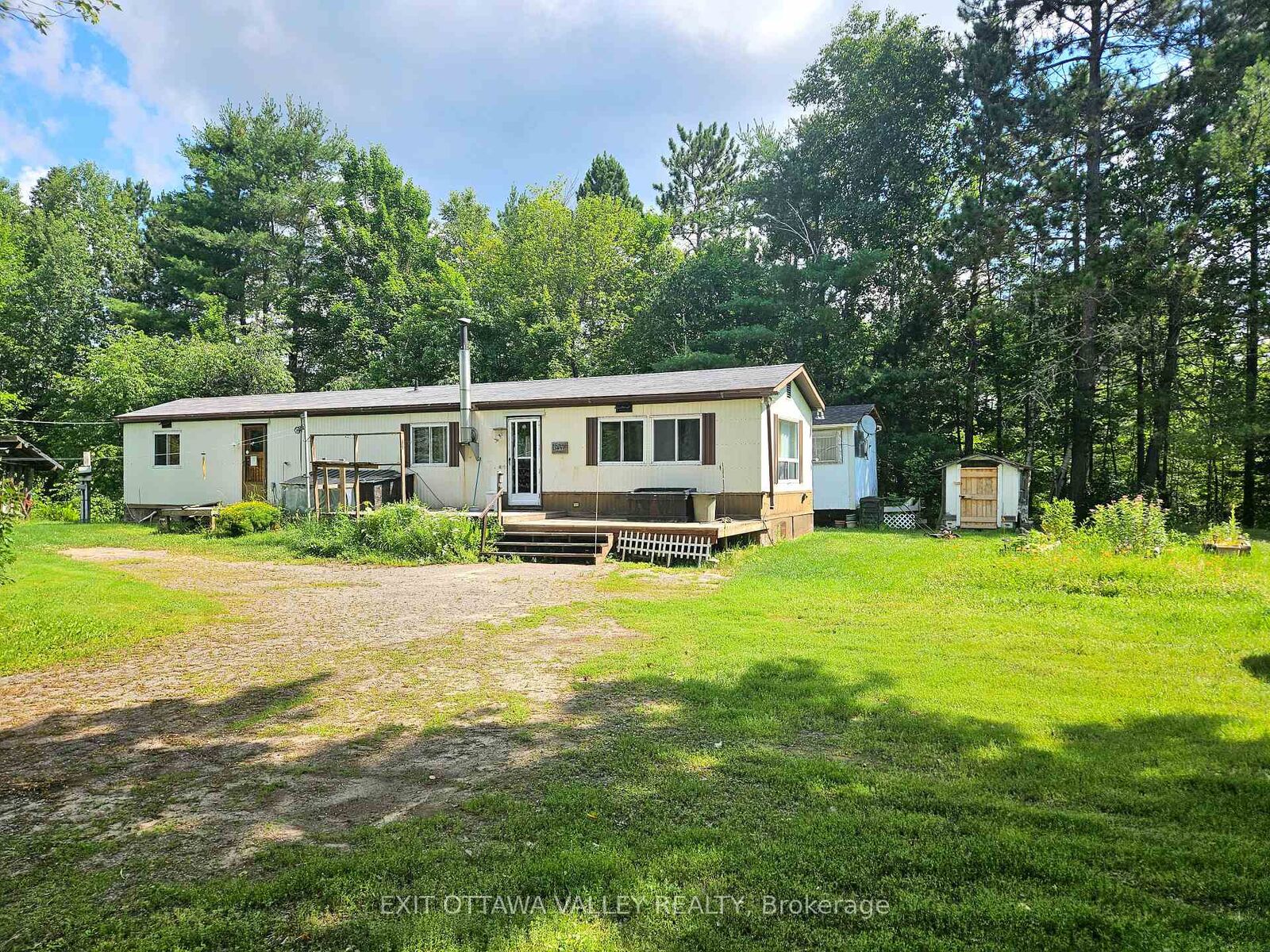 Property Photo: 40496 17 Highway ON K0J 2K0