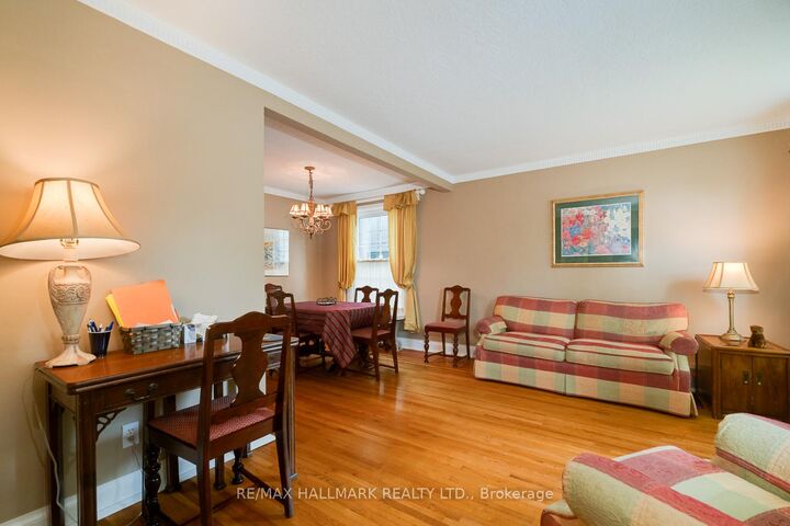 Property Photo: 42 Hunt Club Drive ON M1N 2X1