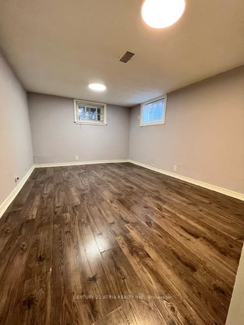 Photo de la propriété: 53 St. Quentin Avenue ON M1M 2M7